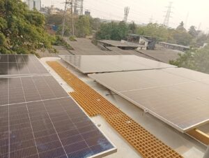 Read more about the article Hybrid vs On-Grid Solar – Which is Better for You?